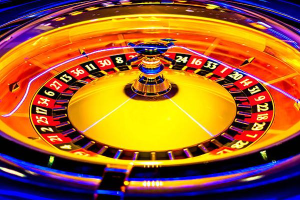 Play Baccarat Games through online casinos Singapore for Players