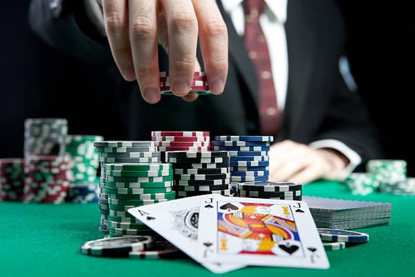 Exploring Themed Casino Games on a Singapore online casino Site