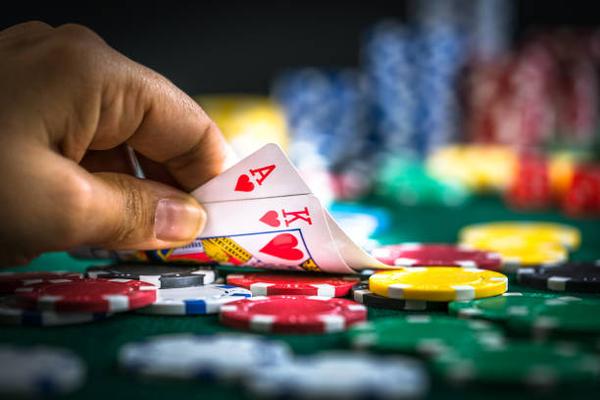 Comparing Services Offered by migliori siti poker online